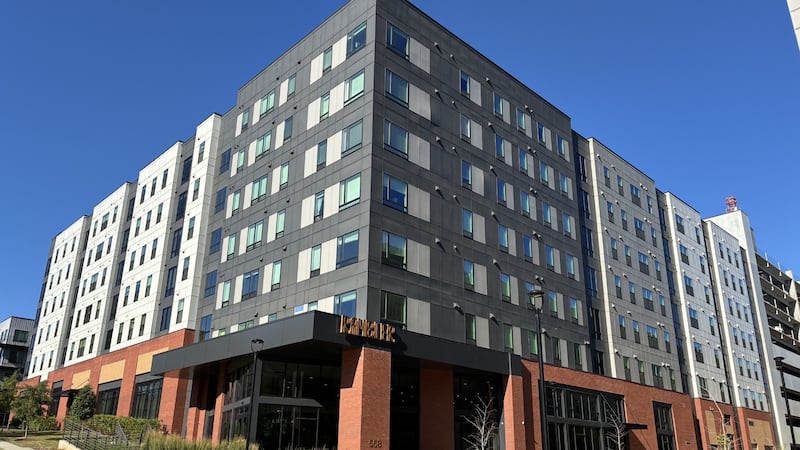 UGA student seriously injured after falling from eighth-floor Athens apartment window