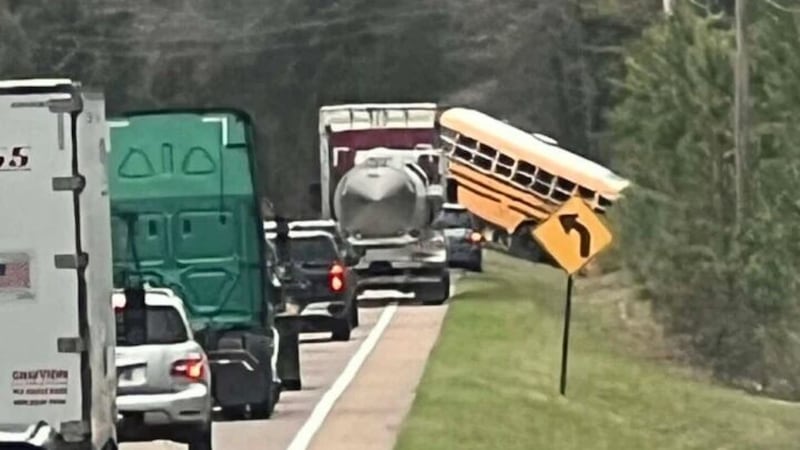 2 students killed in school bus crash during field trip in Tennessee, authorities say